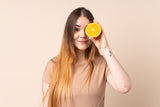 ¿Cómo actúa la vitamina C en el cuerpo?